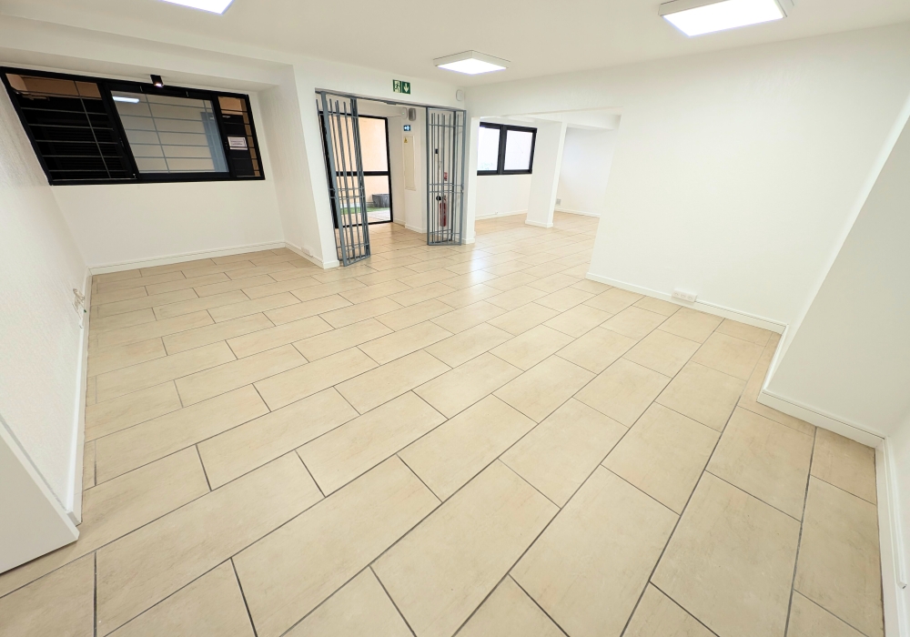 Local / Bureau à louer 90m² avec 3 parkings privés - LE CANNET