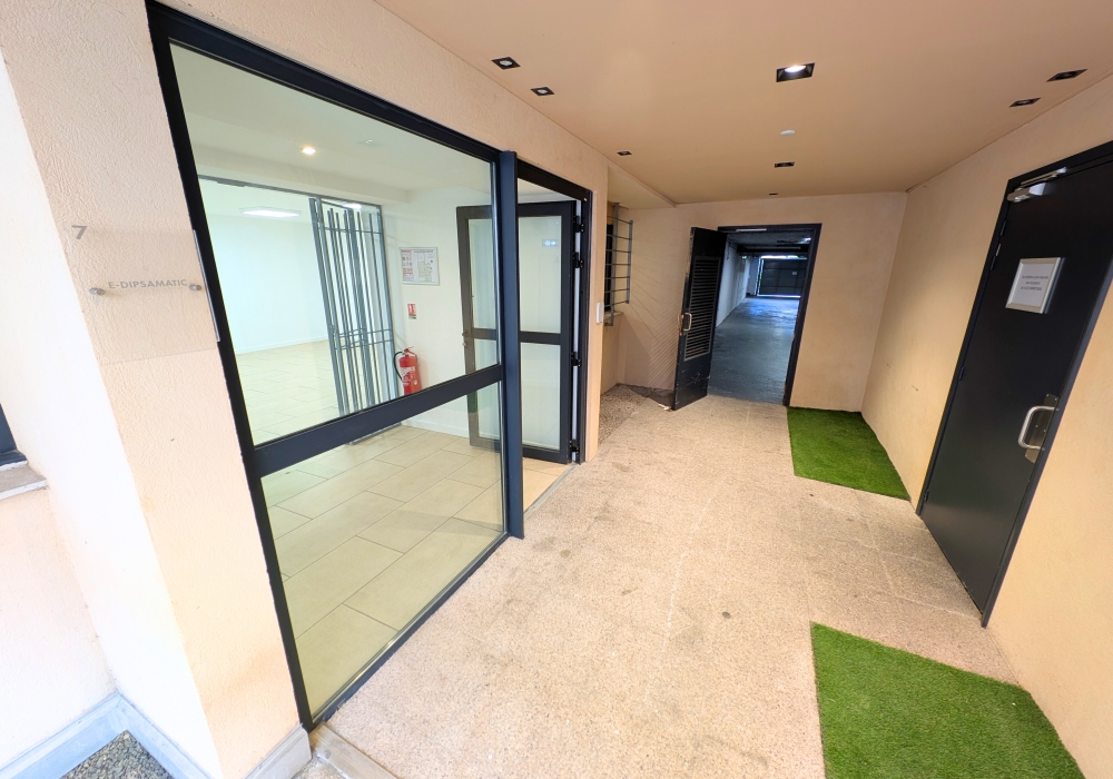 Local / Bureau à louer 90m² avec 3 parkings privés - LE CANNET