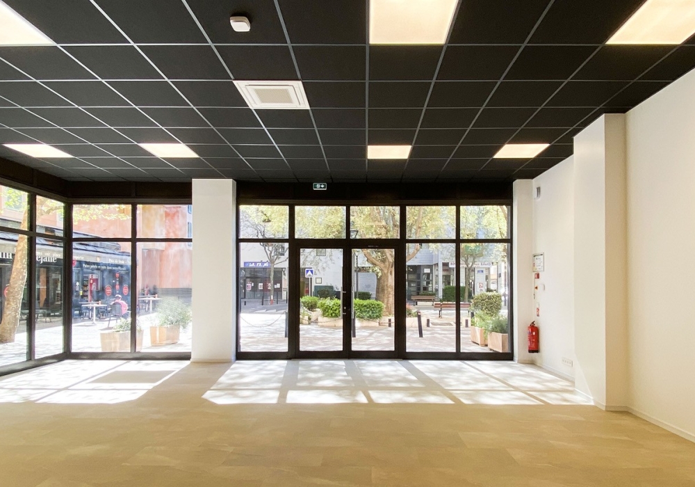 Local commercial / Bureau - Refait à neuf – 80 m² 