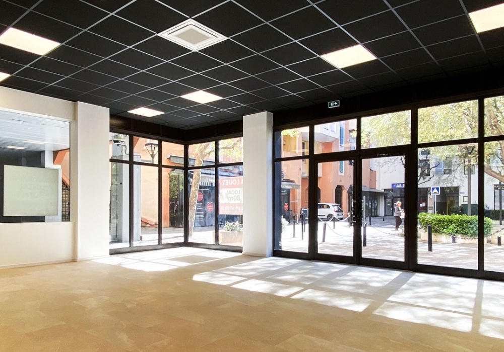 Local commercial / Bureau - Refait à neuf – 80 m² 