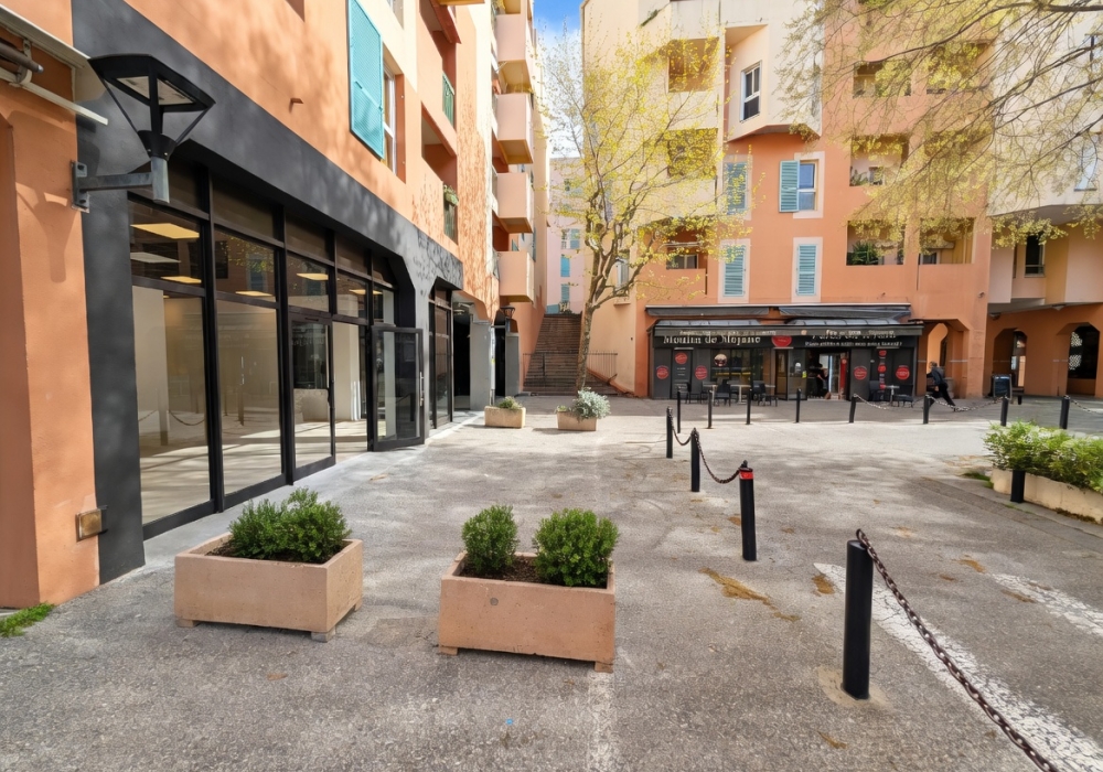 Local commercial / Bureau - Refait à neuf – 80 m² 