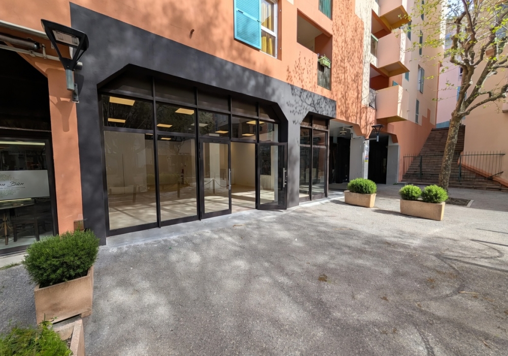 Local commercial / Bureau - Refait à neuf – 80 m² 