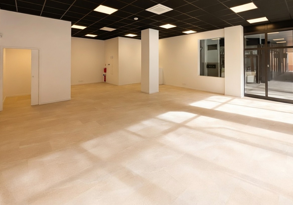Local commercial / Bureau - Refait à neuf – 80 m² 