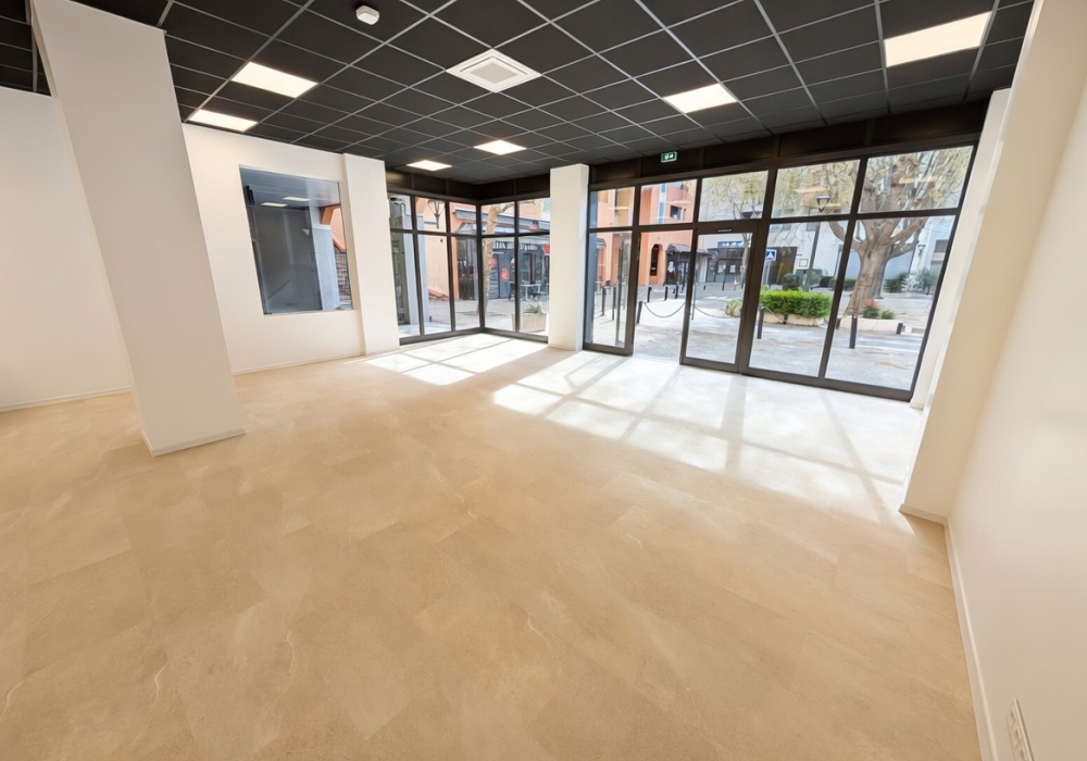 Local commercial / Bureau - Refait à neuf – 80 m² 