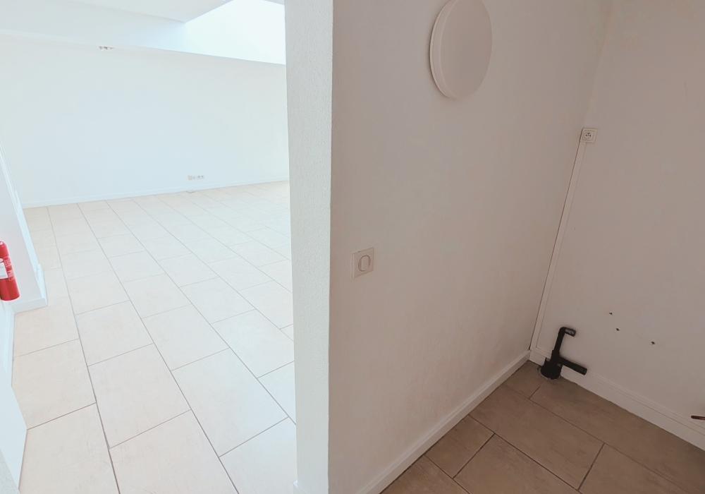 Local / Bureau à louer 42m² avec 1 parking privé - LE CANNET