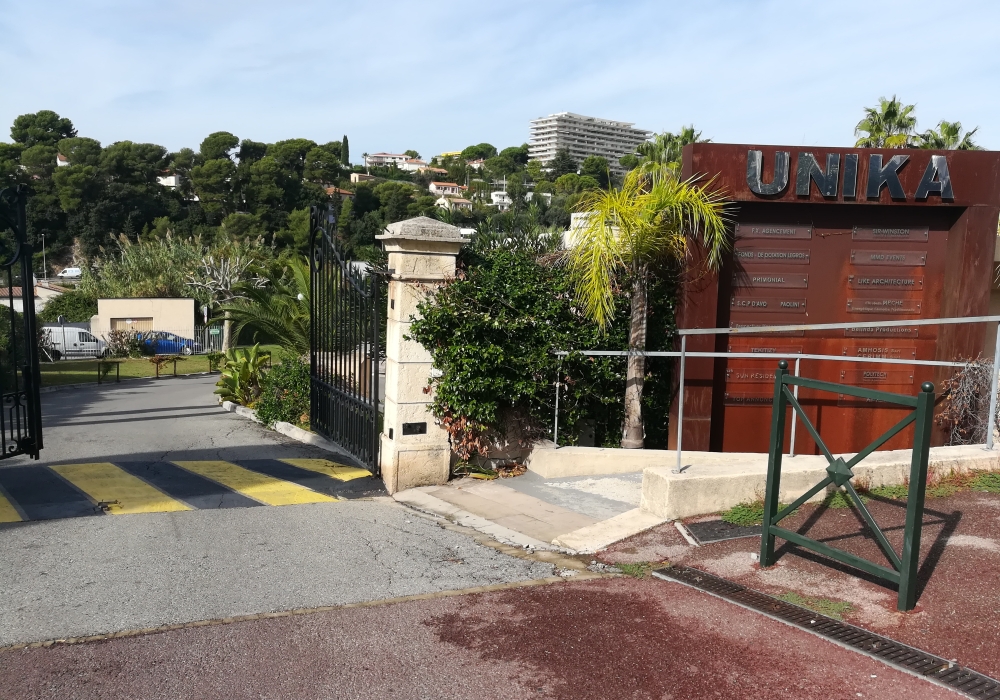 Local / Bureau à louer 42m² avec 1 parking privé - LE CANNET